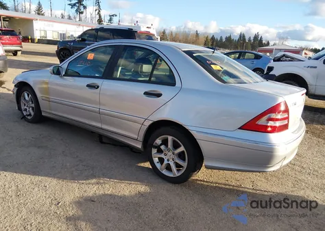 2006 Mercedes-Benz C 230 Sport z USA, uszkodzony, nr VIN WDBRF52J06F819362